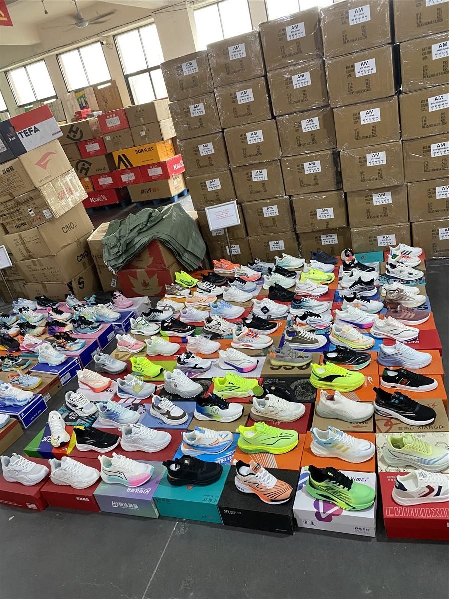 RBUN mixed footwear styles