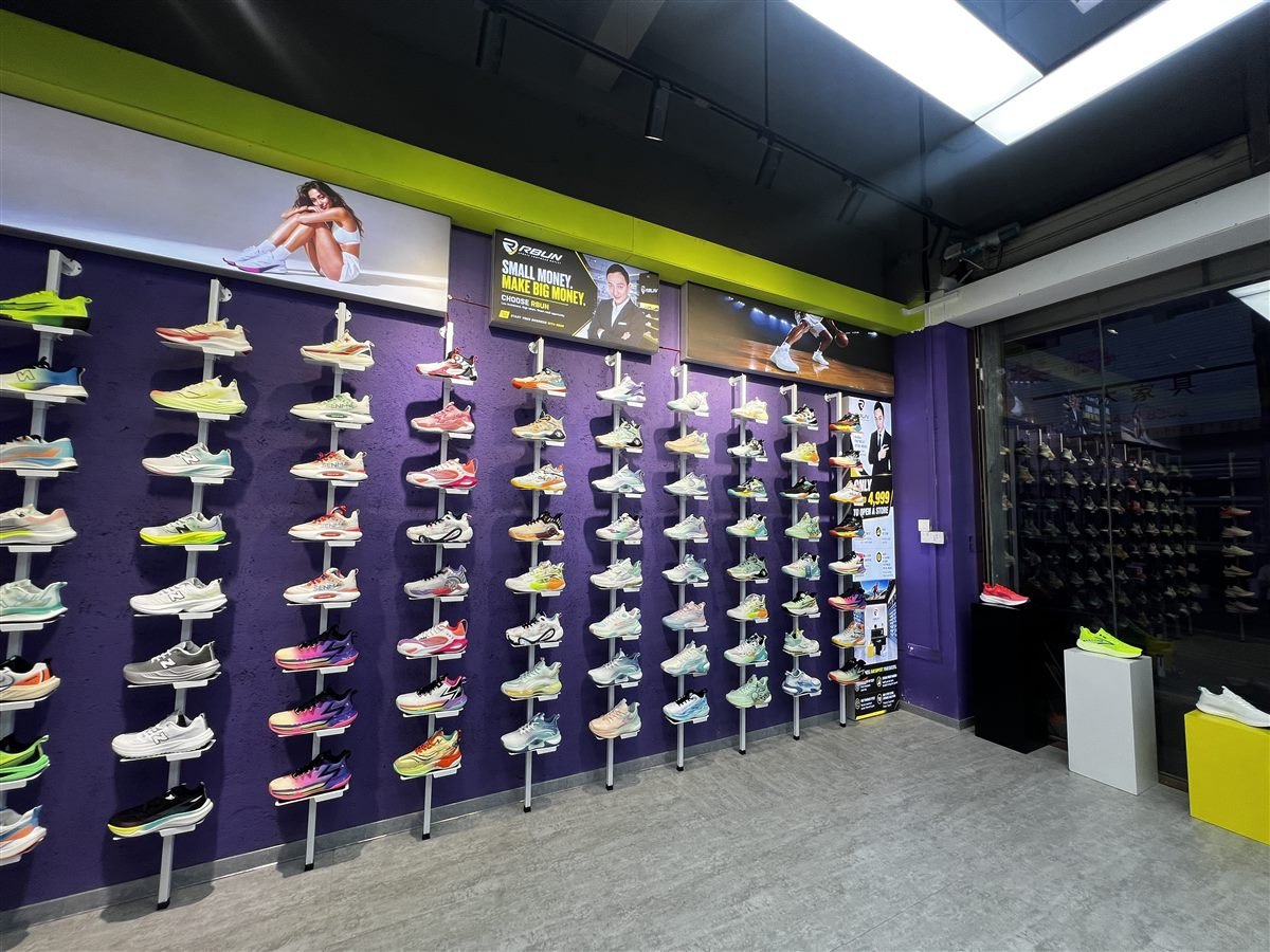 RBUN shoe wall